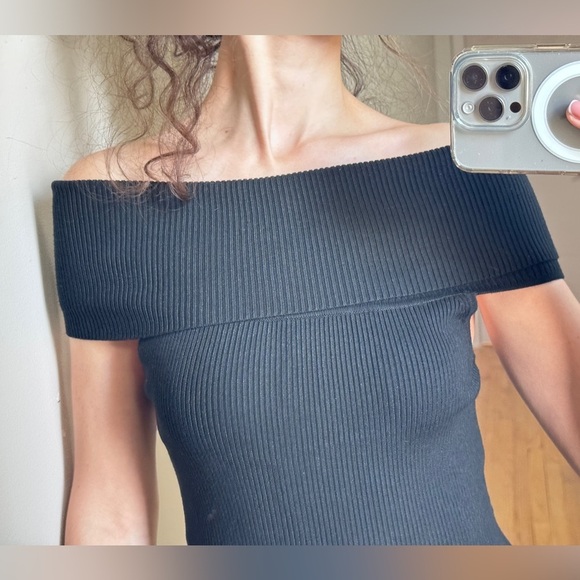 OLIVACEOUS Ribbed Black Offshoulder Dress in Medium - Picture 4 of 9